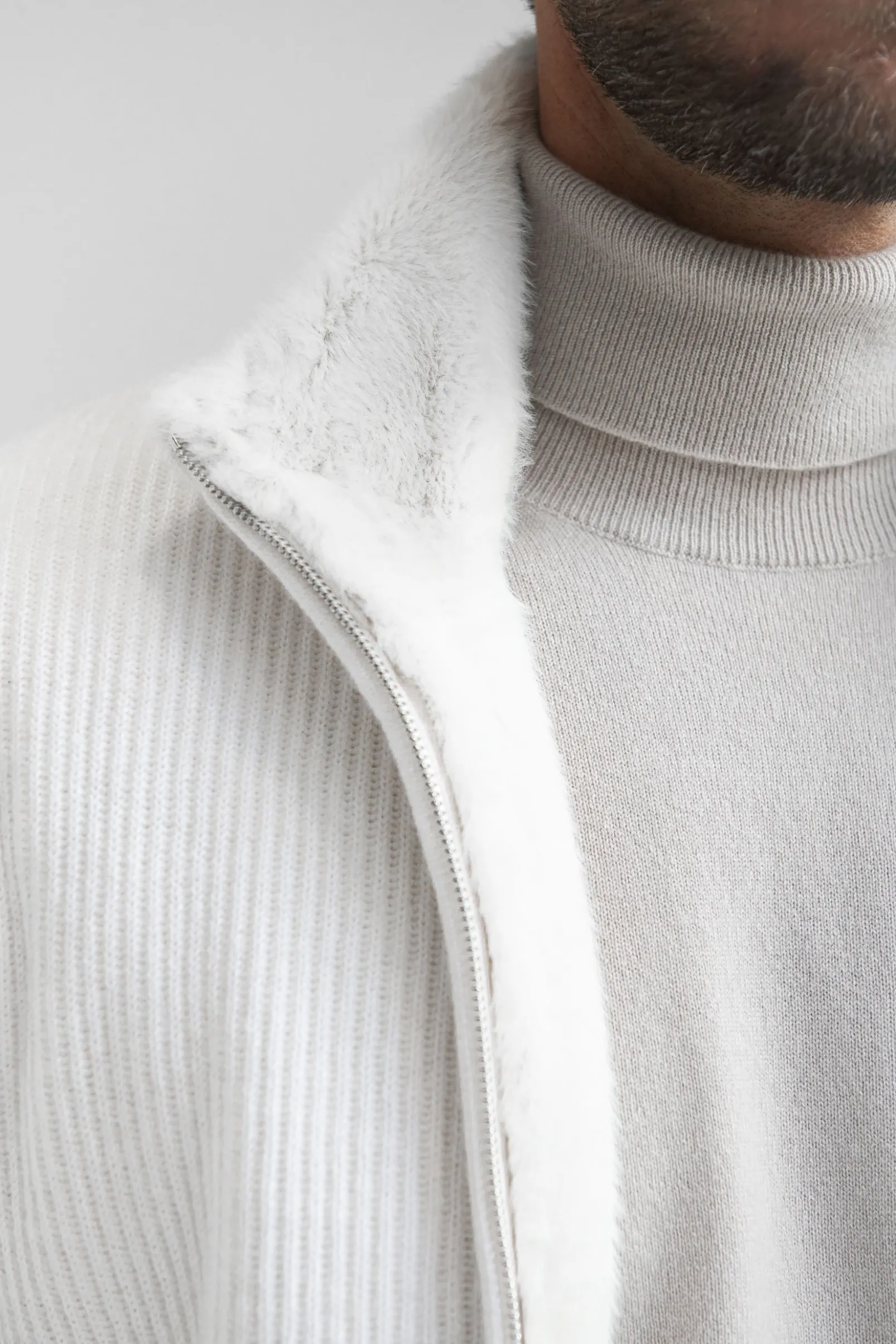 offwhite_cashmere_knitted_3.webp Off-white cashmere knitted bomber with fur - Made in Italy