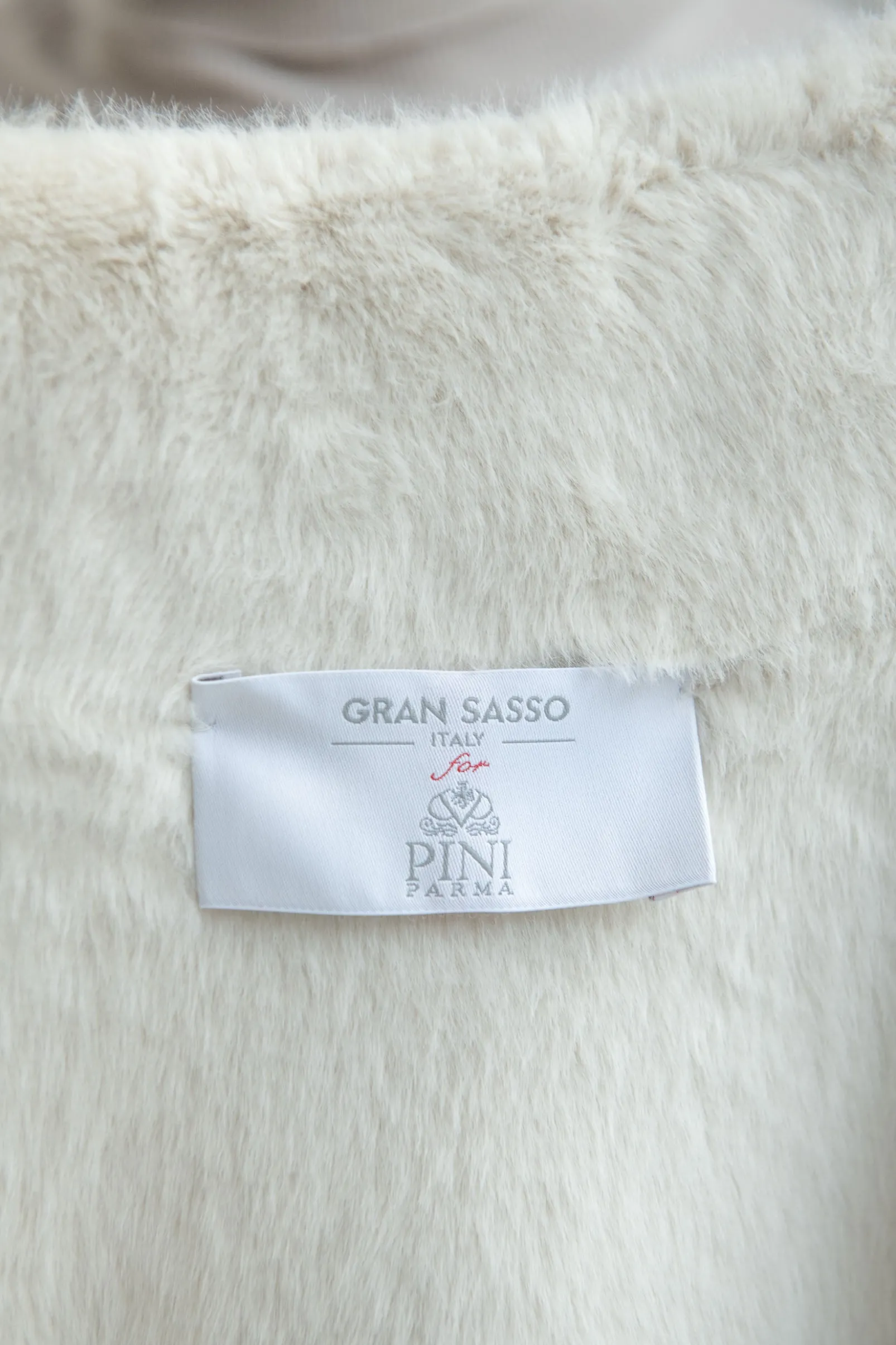 offwhite_cashmere_knitted_6.webp Off-white cashmere knitted bomber with fur - Made in Italy