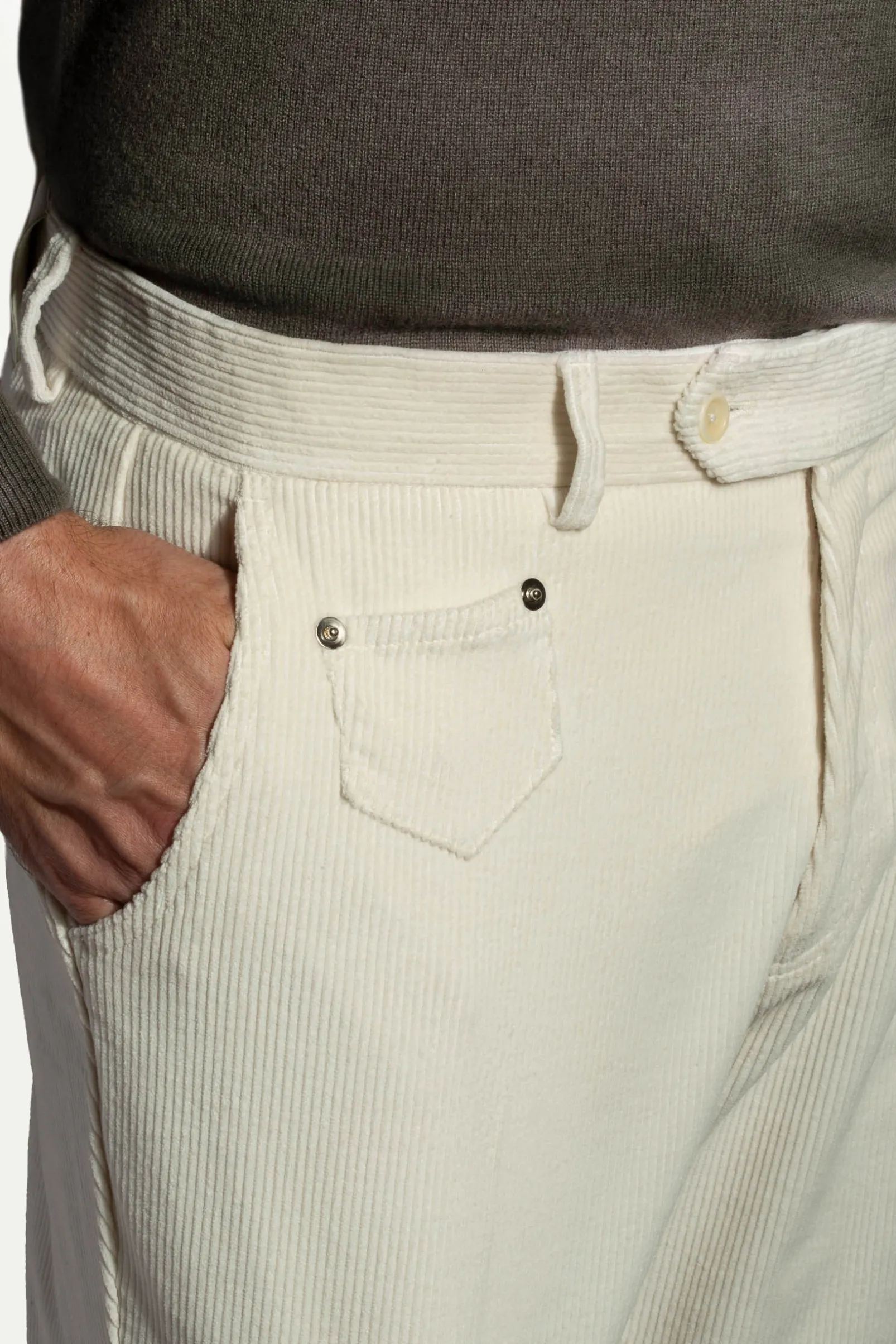 offwhite_corduroy_sirmion_0.webp Off-white corduroy Sirmione trousers - Made in Italy