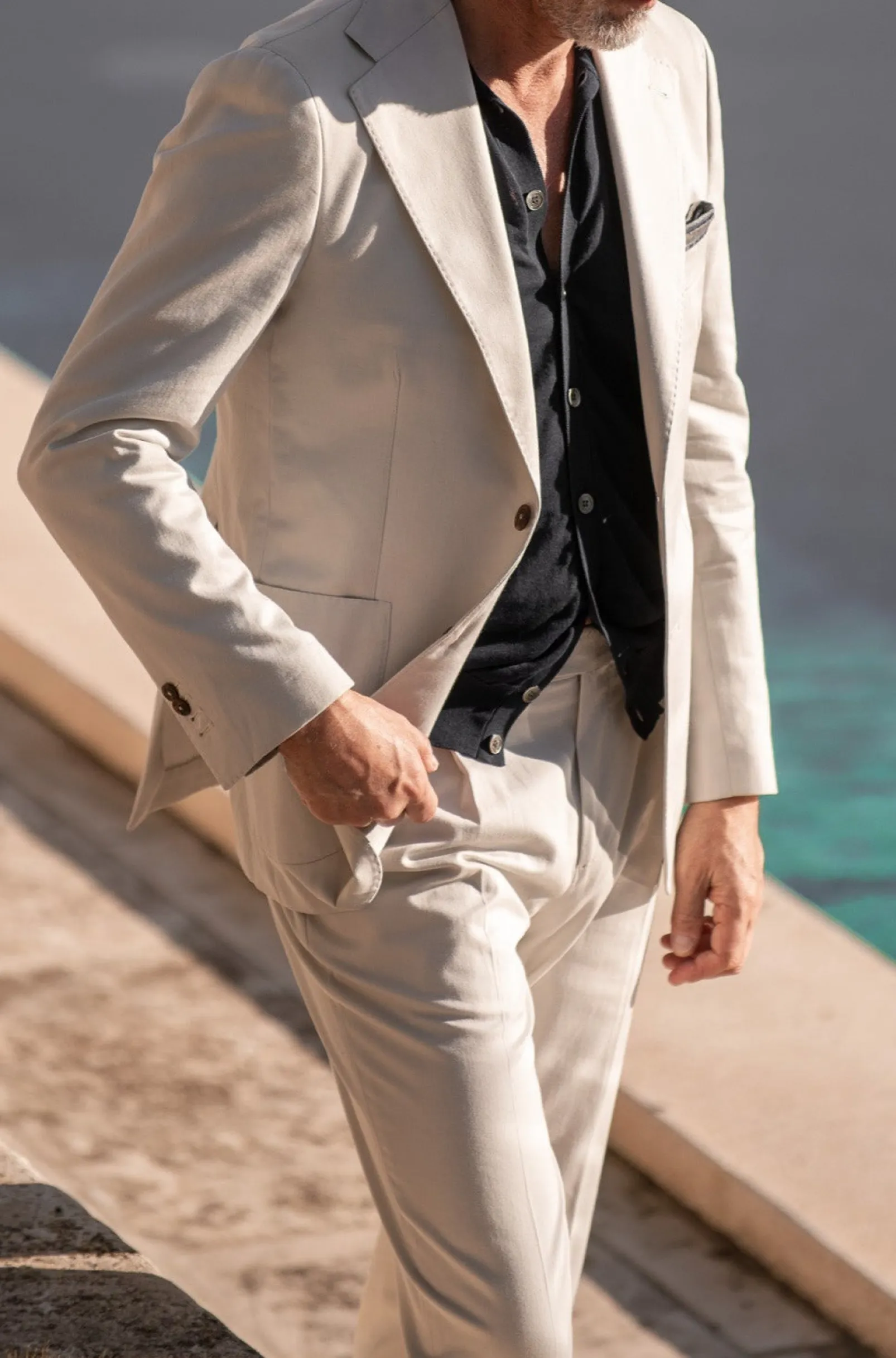 offwhite_cotton_and_cashm_1.webp Off-white cotton and cashmere suit - Made in Italy