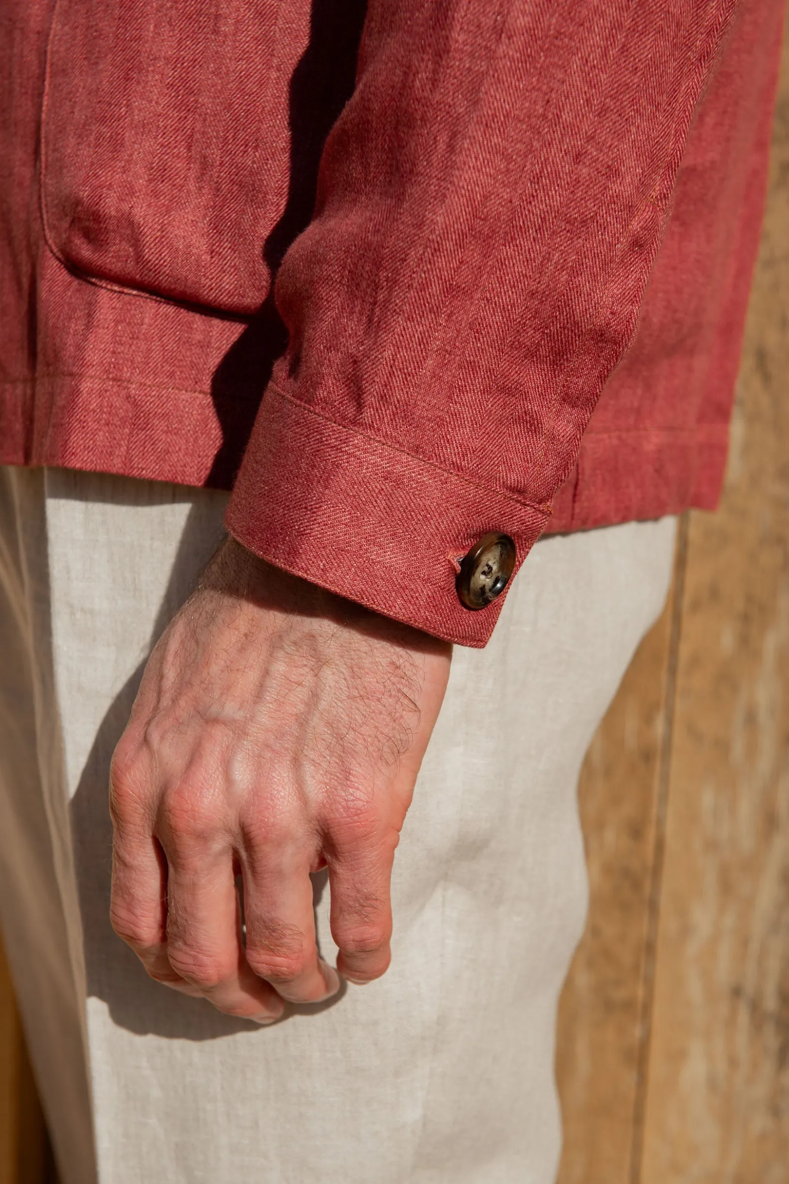 red_herringbone_linen_saf_4.webp Red herringbone linen safari jacket – Made in Italy