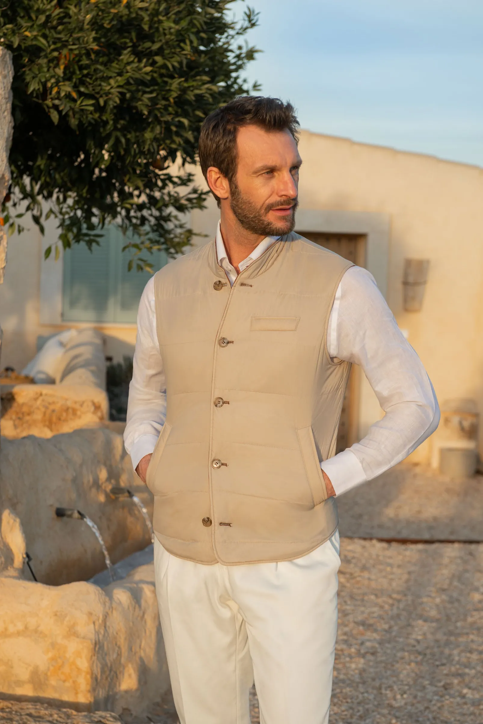rusty_and_beige_reversibl_1.webp Rusty and beige reversible vest – Made in Italy