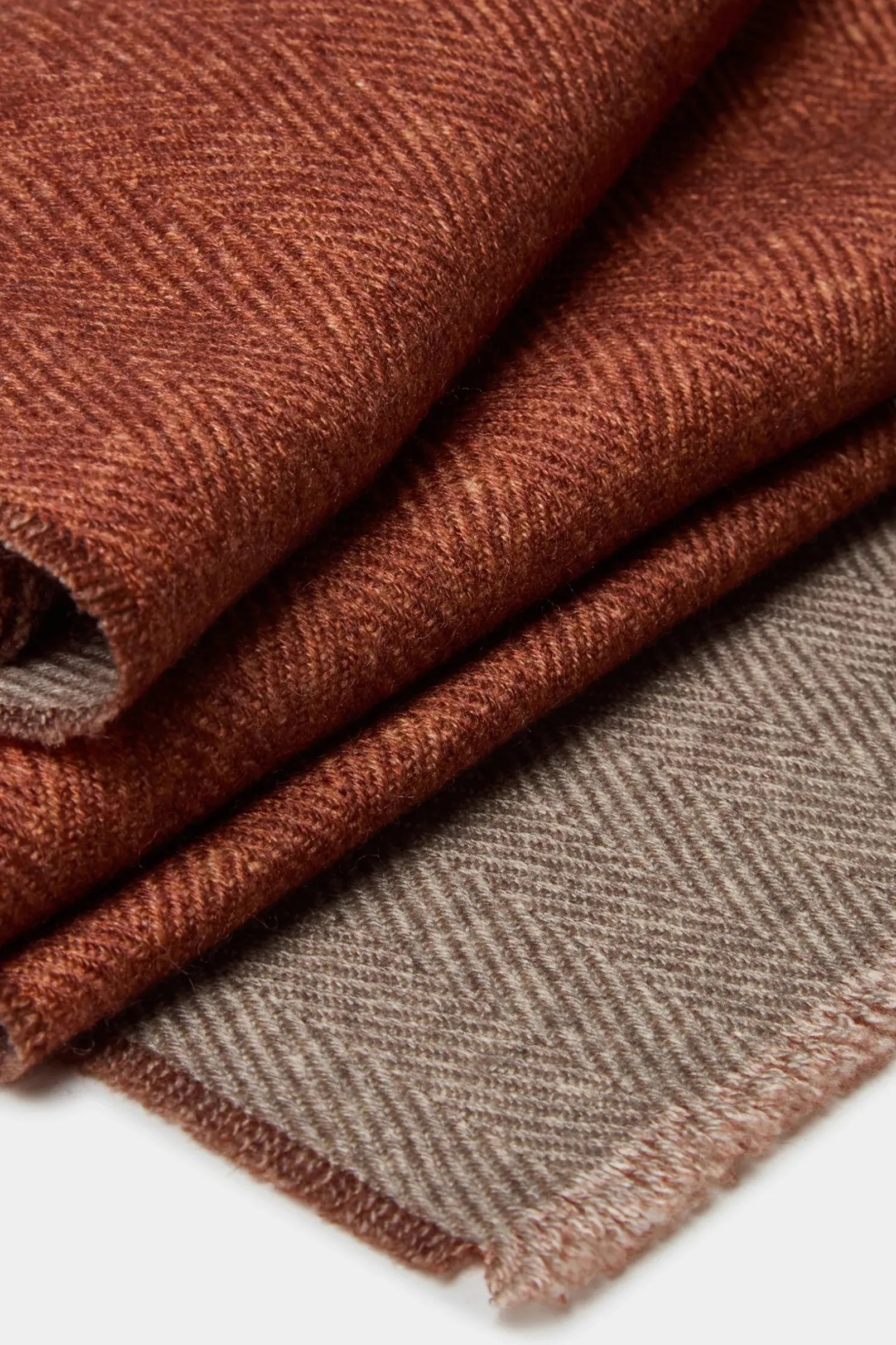 rusty_and_taupe_reversibl_0.webp Rusty and taupe reversible herringbone scarf - Made in Italy