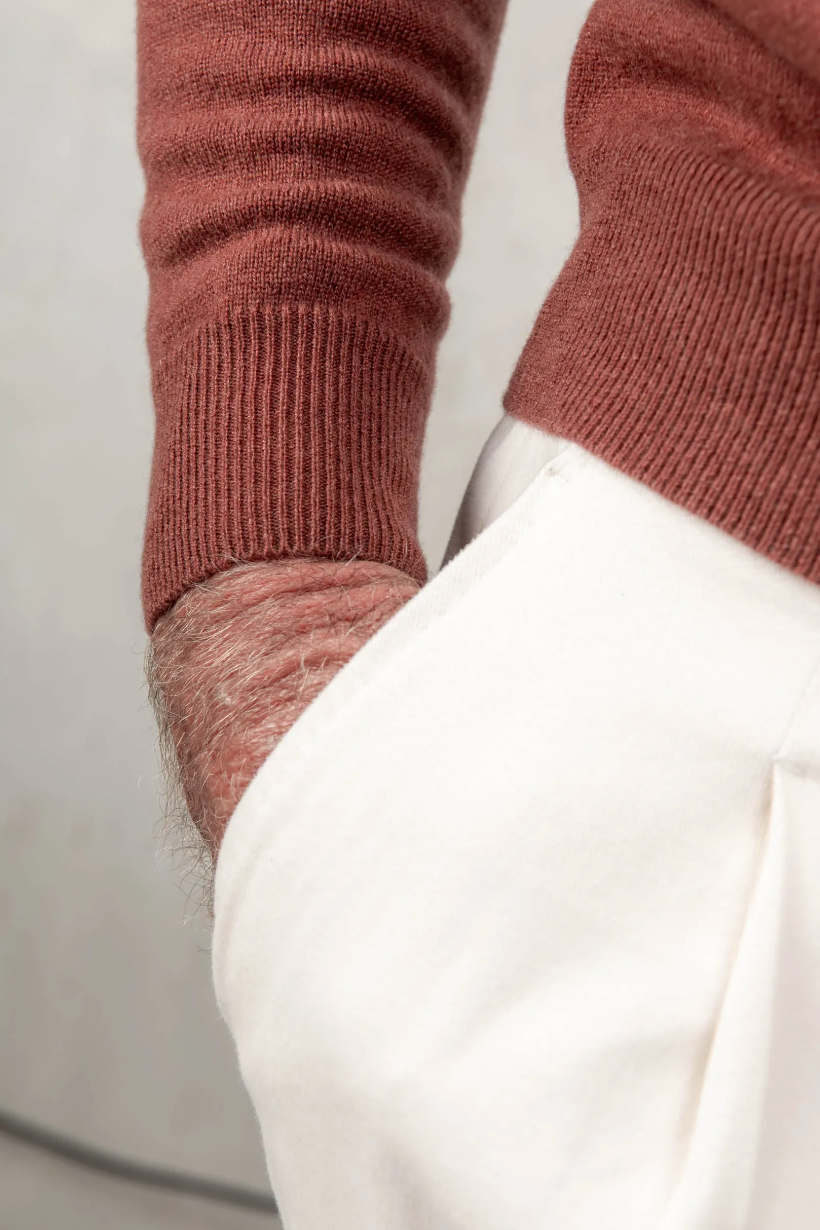 rusty_cashmere_round_neck_1.webp Rusty cashmere round neck – Made in Italy