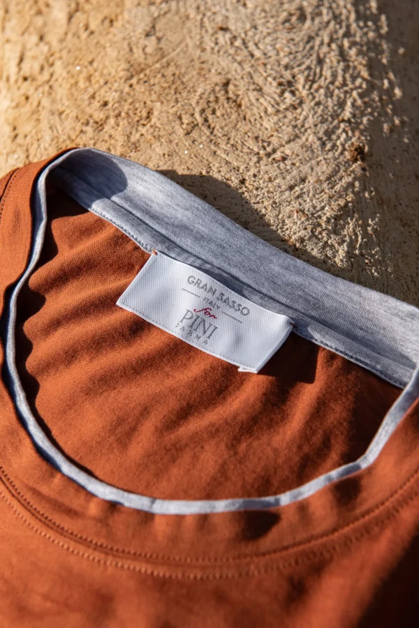 Rusty cotton t-shirt with collar detail - Made in Italy
