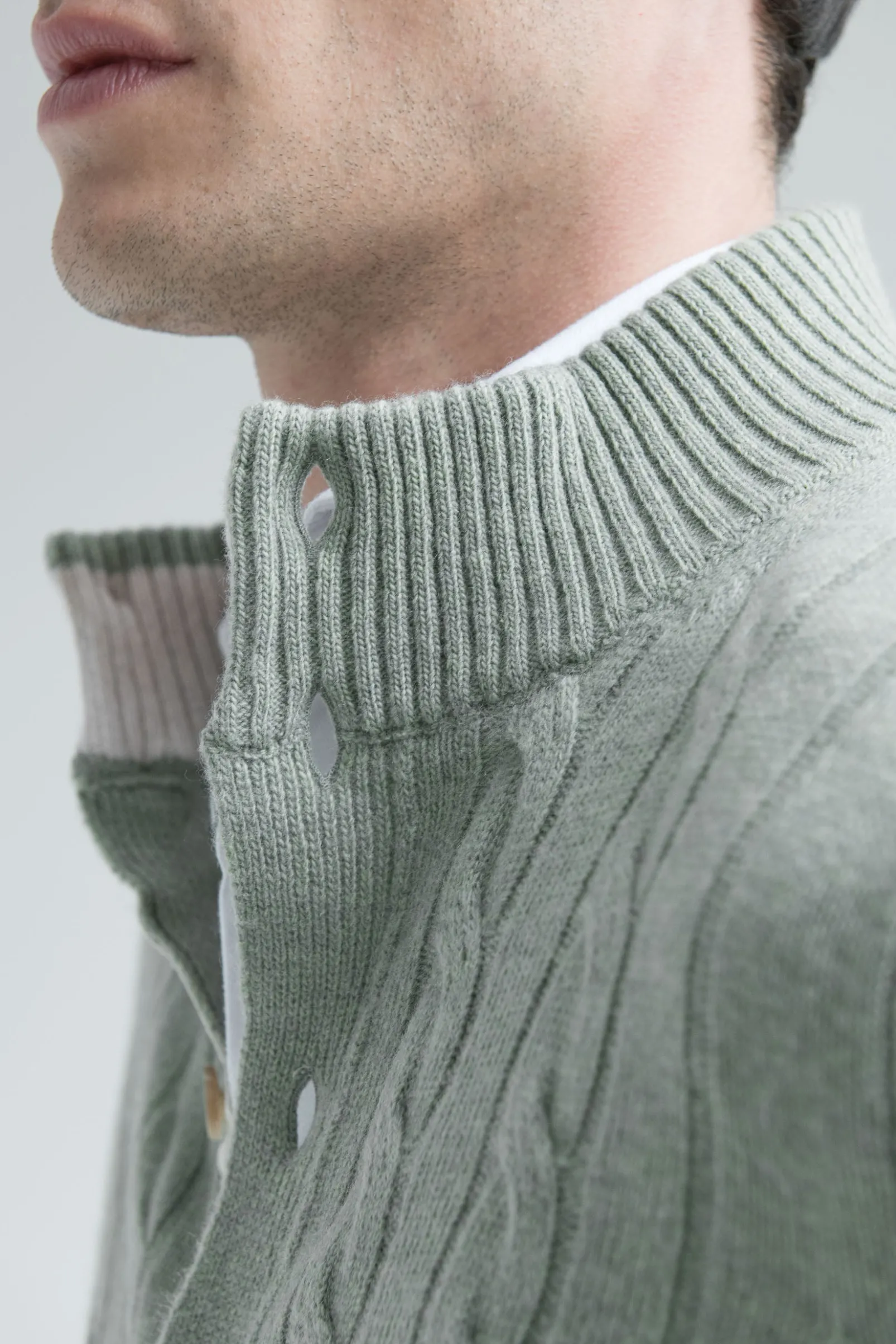 sage_cable_knit_cardigan__2.webp Sage cable knit cardigan – Made in Italy