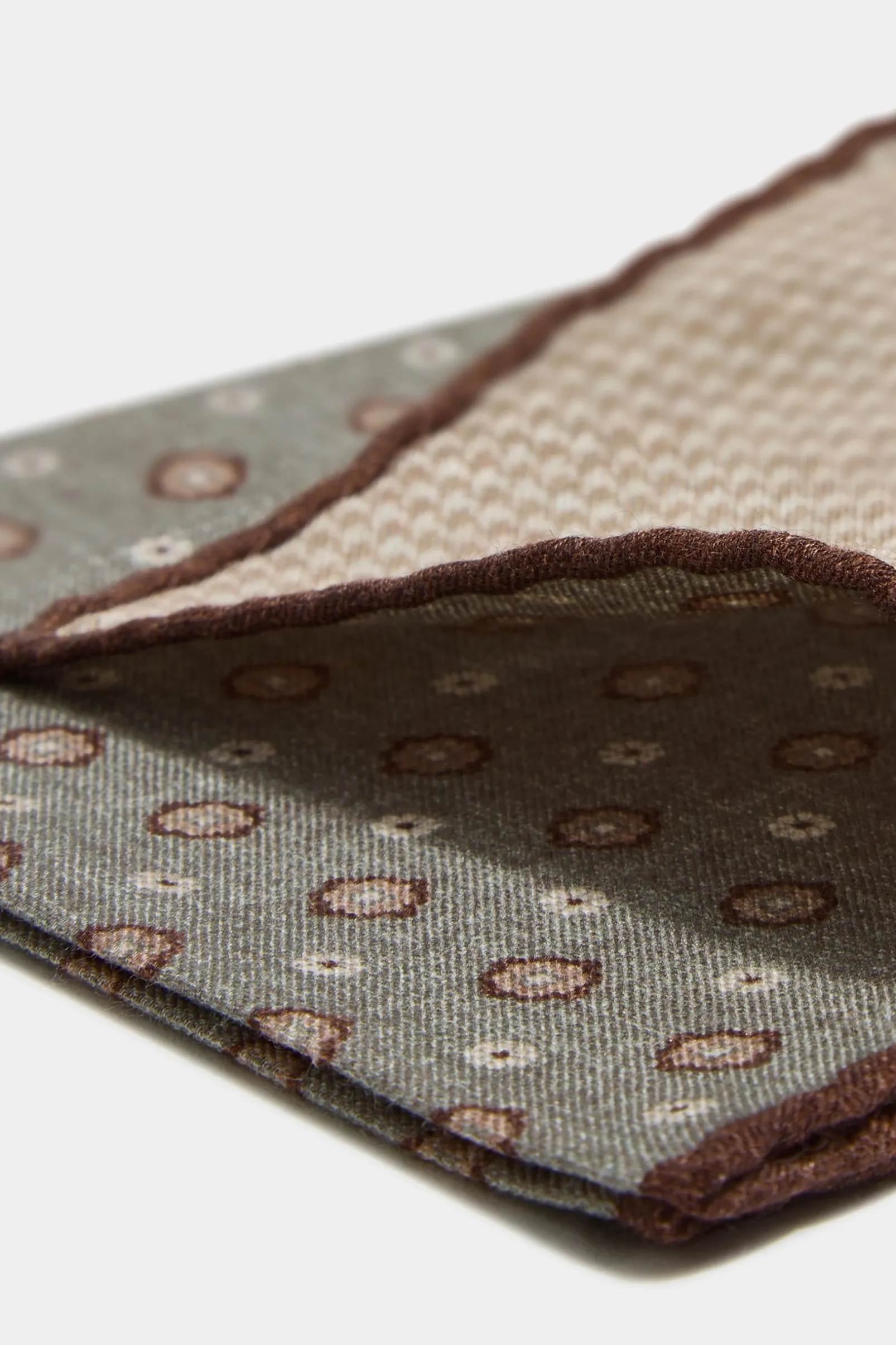 sage_fancy_reversible_poc_1.webp Sage fancy reversible pocket square - Made in Italy
