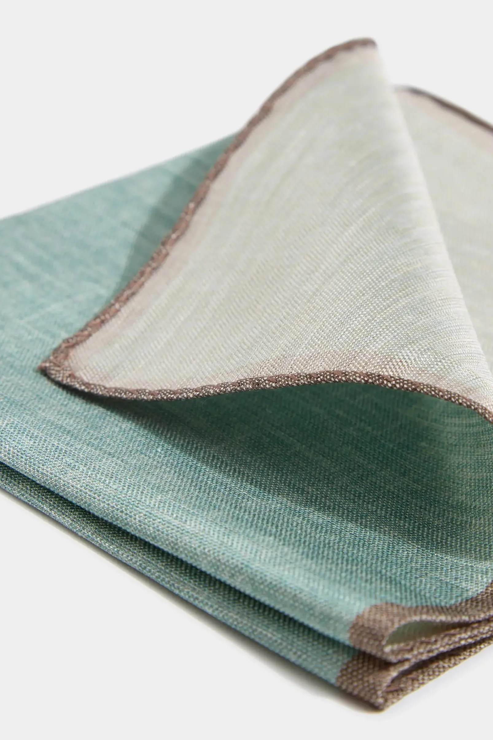 sage_reversible_pocket_sq_1.webp Sage reversible pocket square - Made in Italy