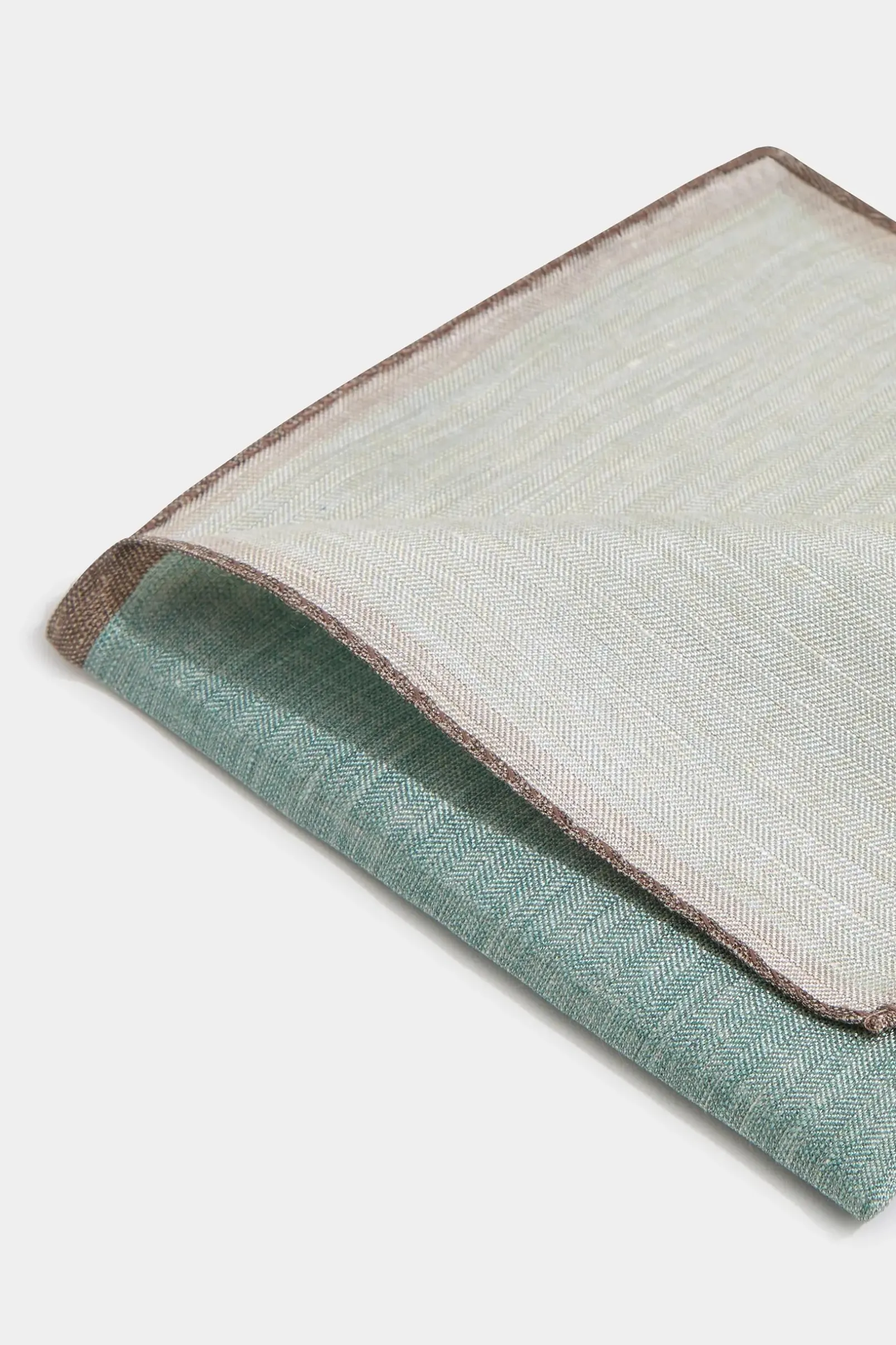 sage_reversible_pocket_sq_2.webp Sage reversible pocket square - Made in Italy