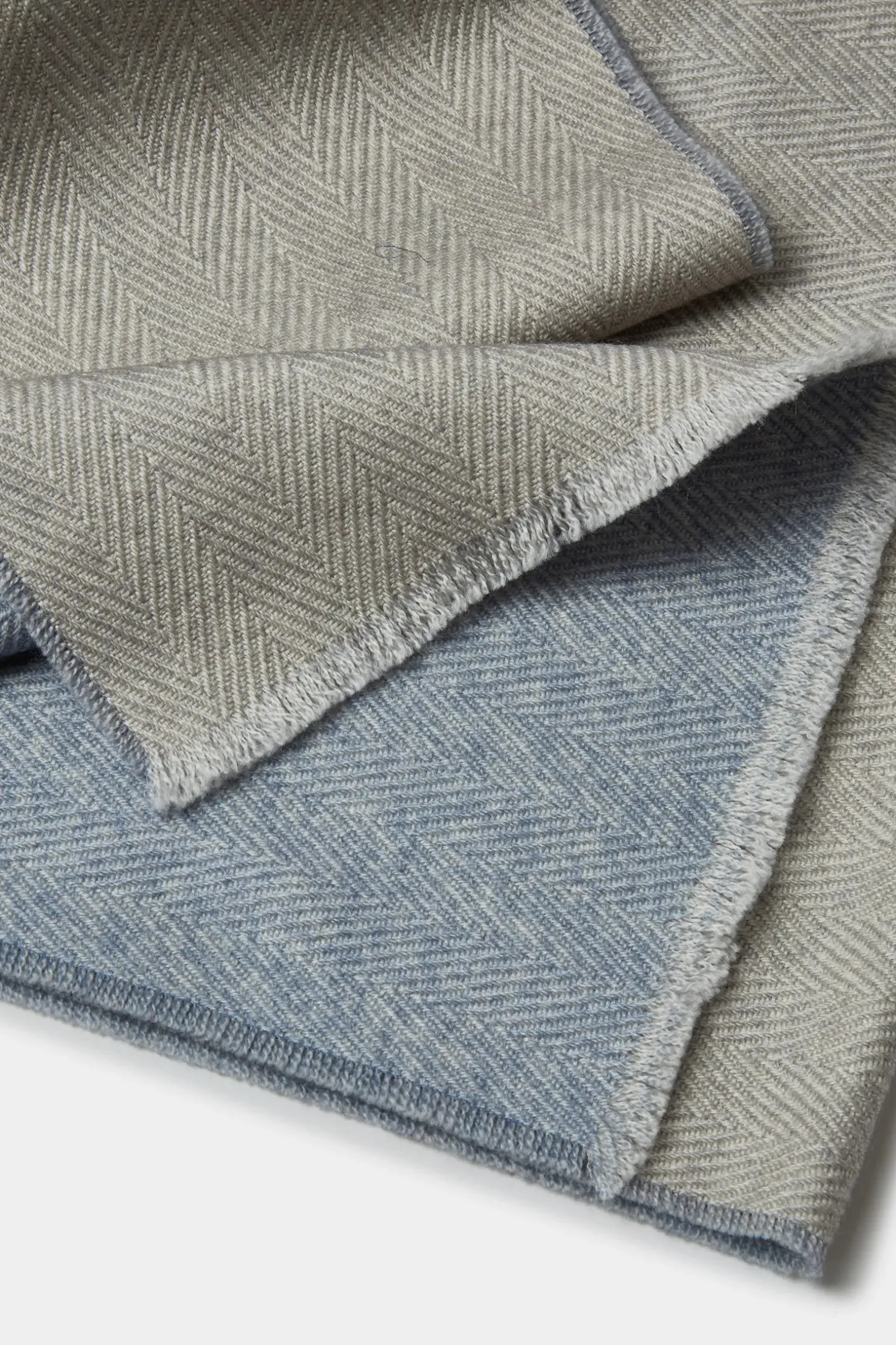 sand_and_light_blue_rever_0.webp Sand and light blue reversible herringbone scarf - Made in Italy