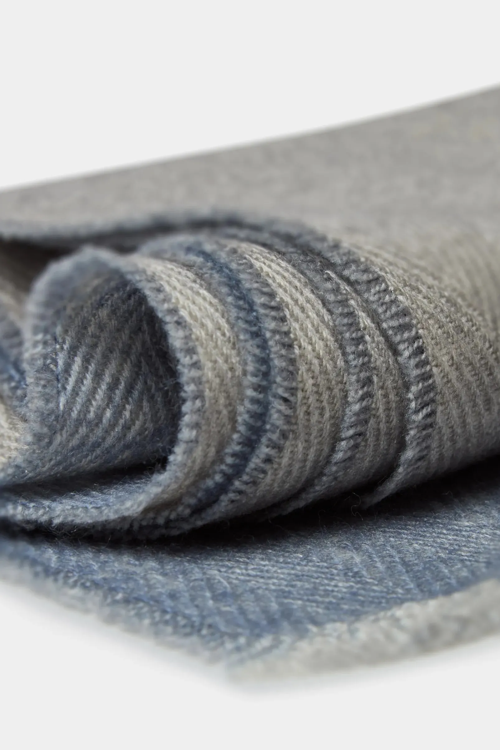 sand_and_light_blue_rever_1.webp Sand and light blue reversible herringbone scarf - Made in Italy