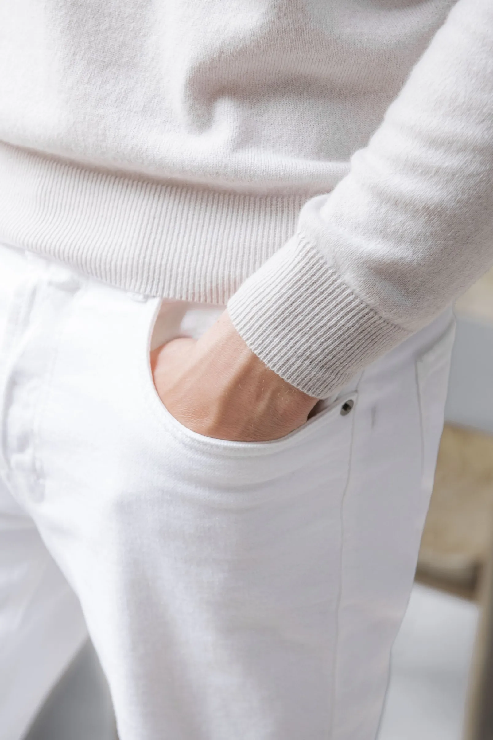 sand_cashmere_round_neck__2.webp Sand cashmere round neck – Made in italy
