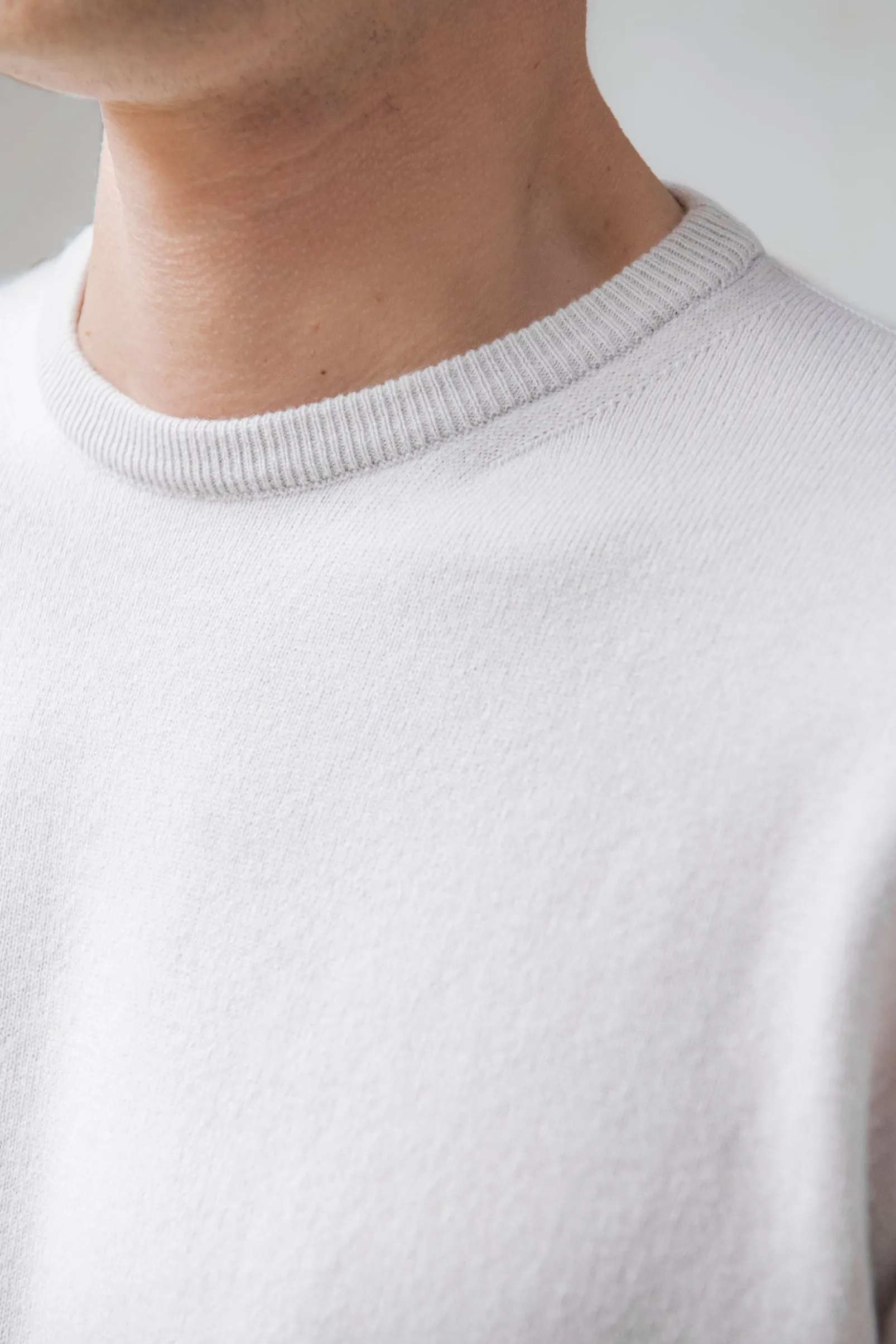 sand_cashmere_round_neck__3.webp Sand cashmere round neck – Made in italy