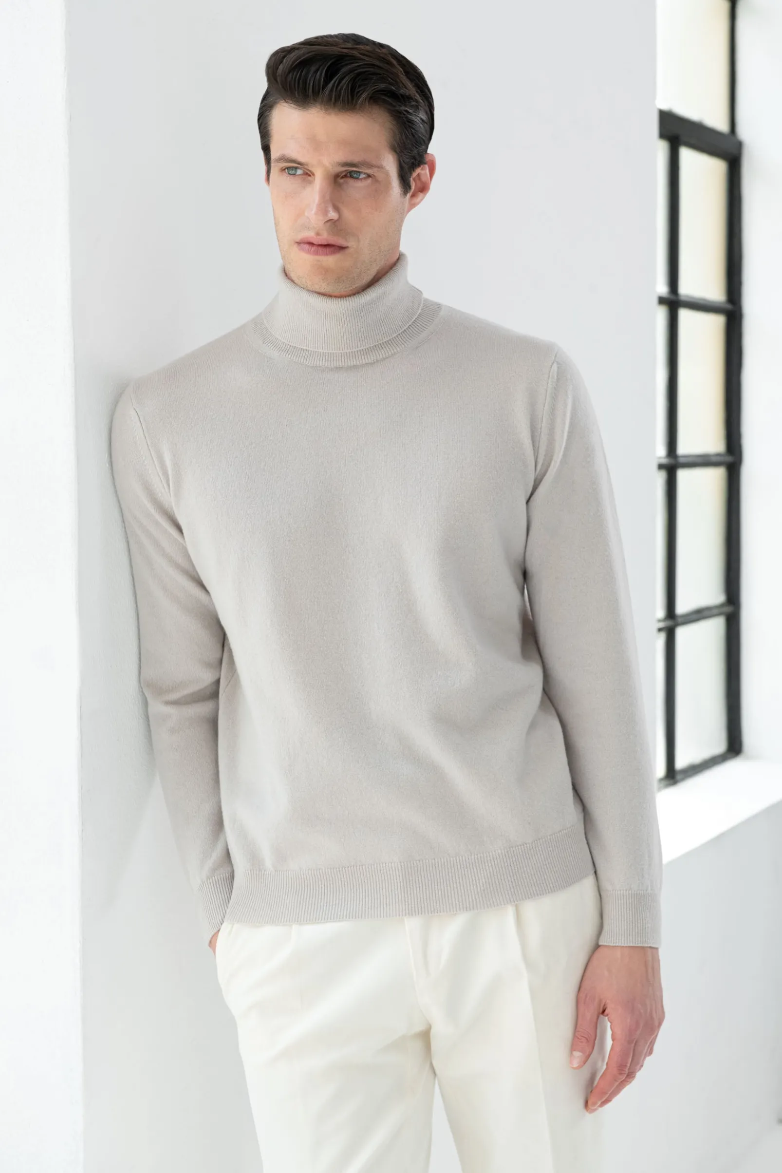 sand_cashmere_turtleneck__0.webp Sand cashmere turtleneck - Made in italy