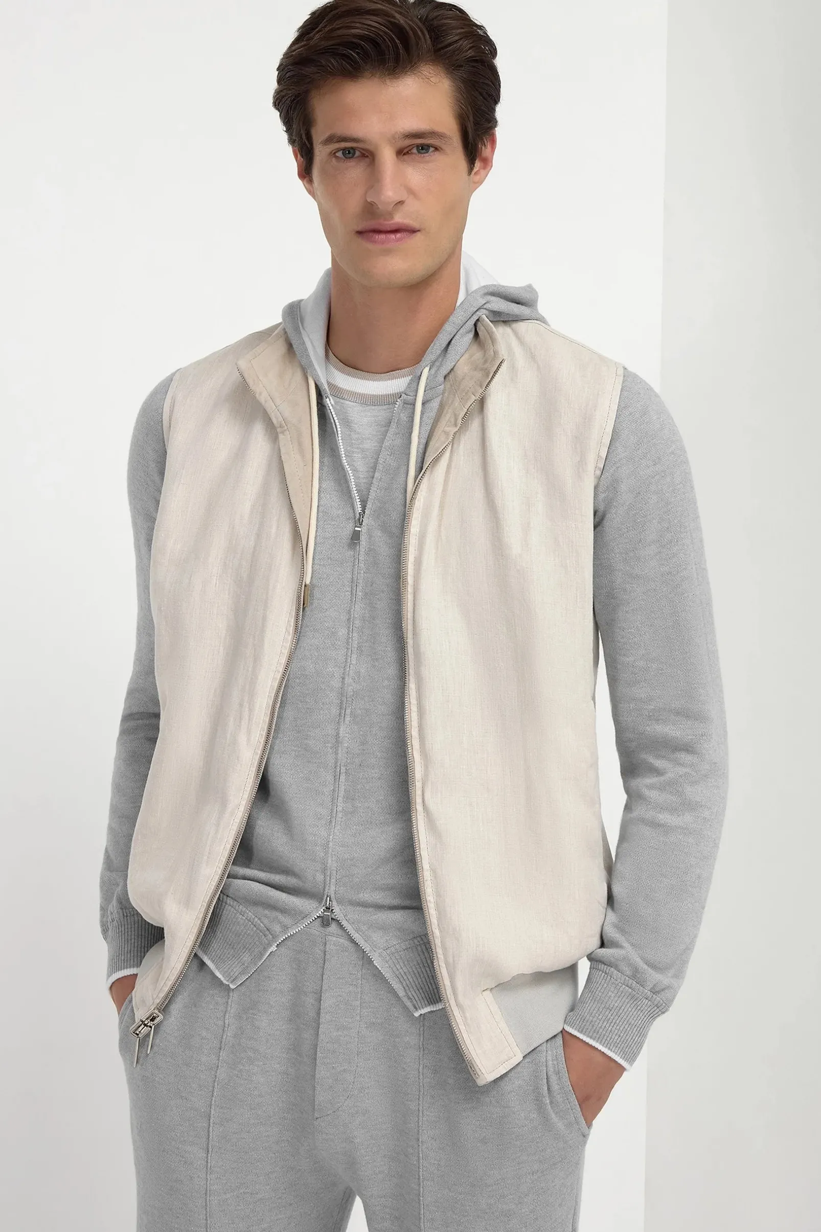 sand_suede_reversible_ves_1.webp Sand suede reversible vest - Made in Italy