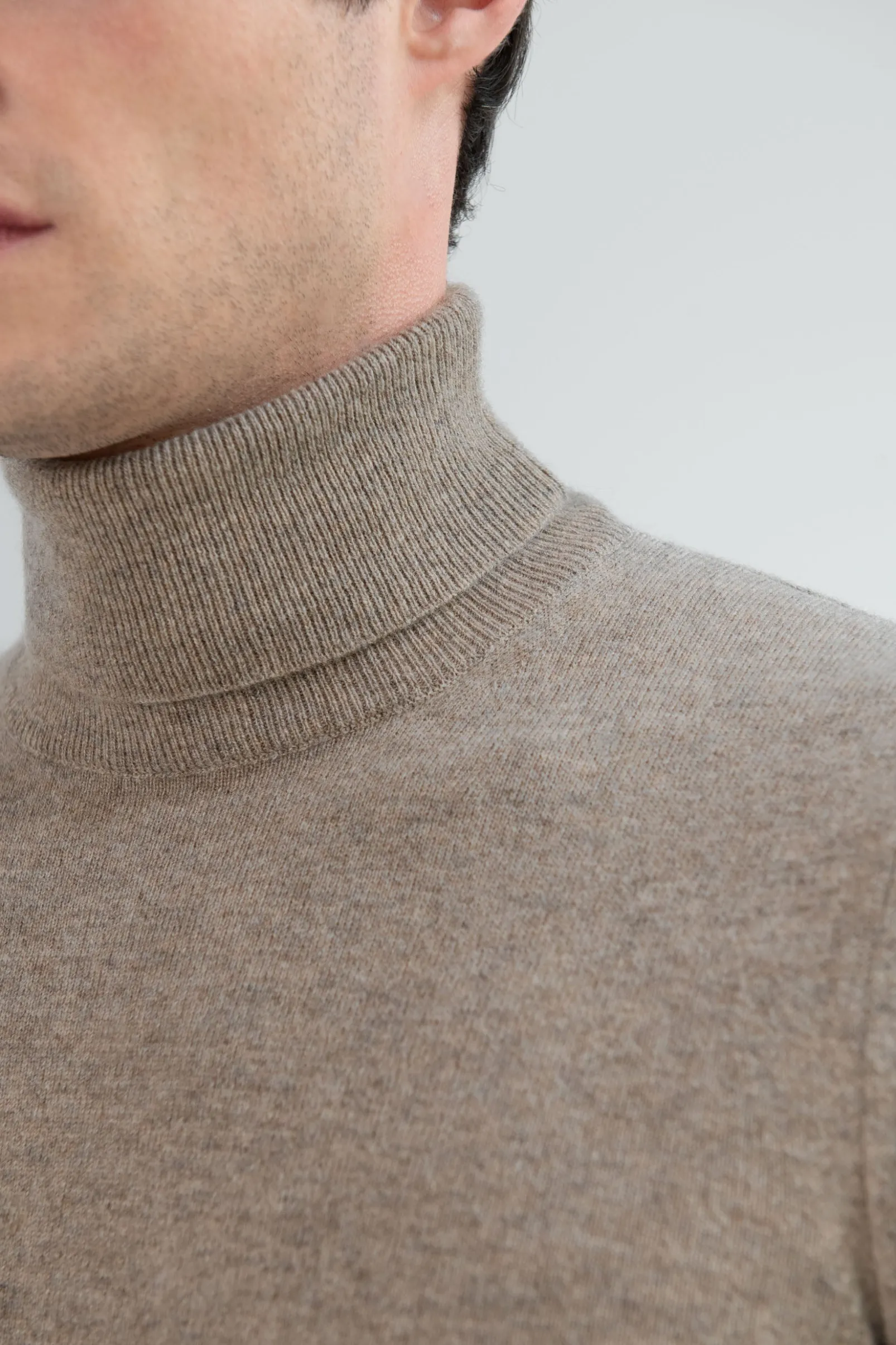 taupe_cashmere_turtleneck_1.webp Taupe cashmere turtleneck – Made in italy