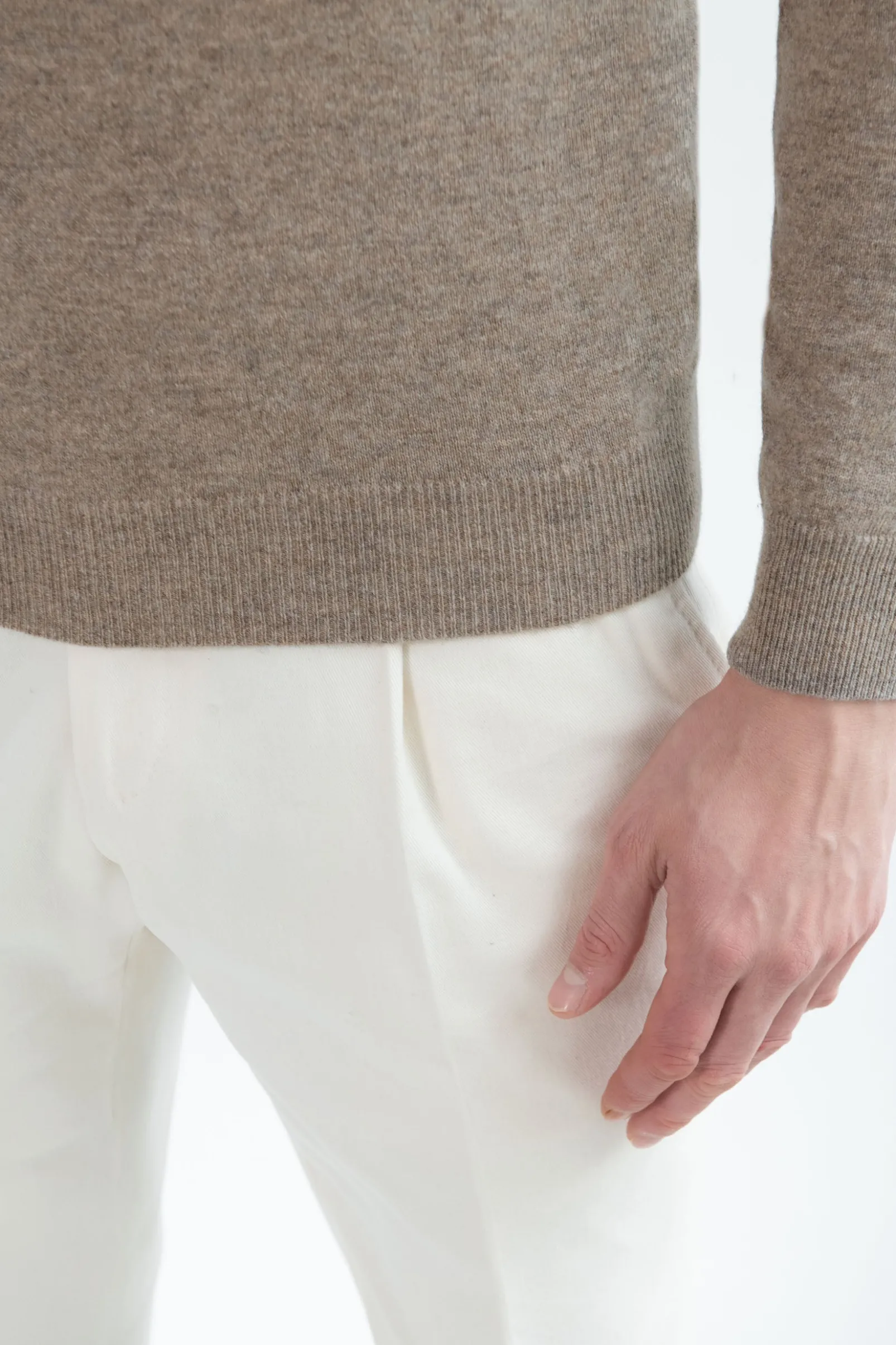 taupe_cashmere_turtleneck_3.webp Taupe cashmere turtleneck – Made in italy
