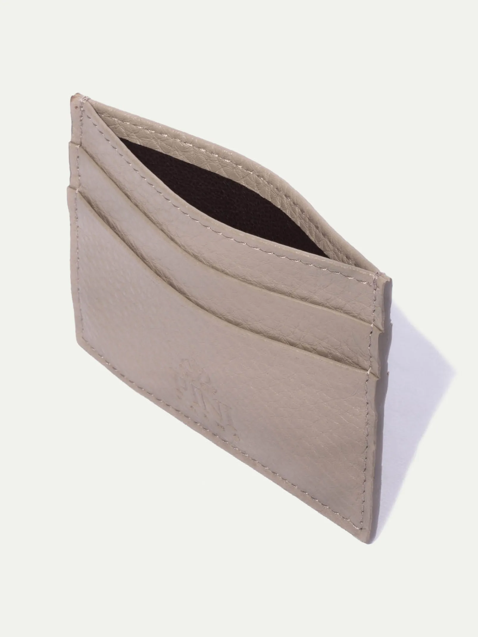 taupe_leather_card_holder_1.webp Taupe leather card holder - Made in Italy