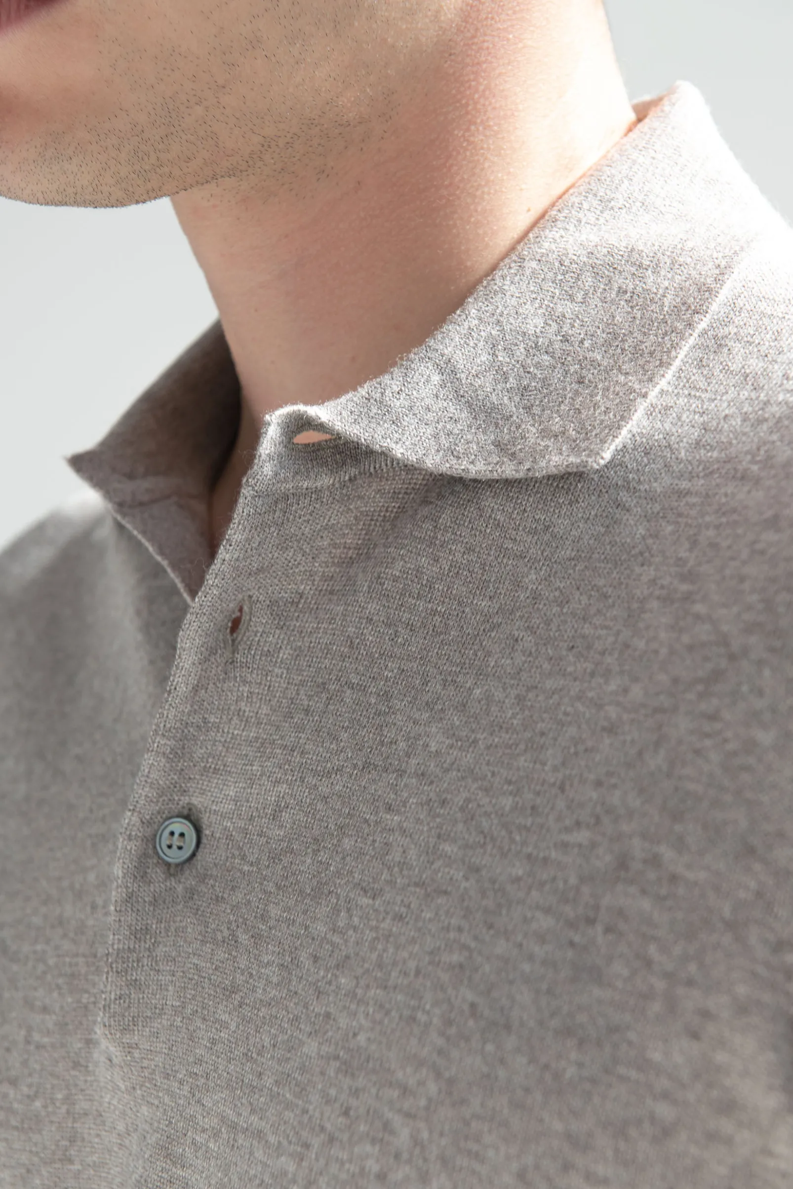 taupe_merino_polo__made_i_5.webp Taupe Merino polo – Made in Italy