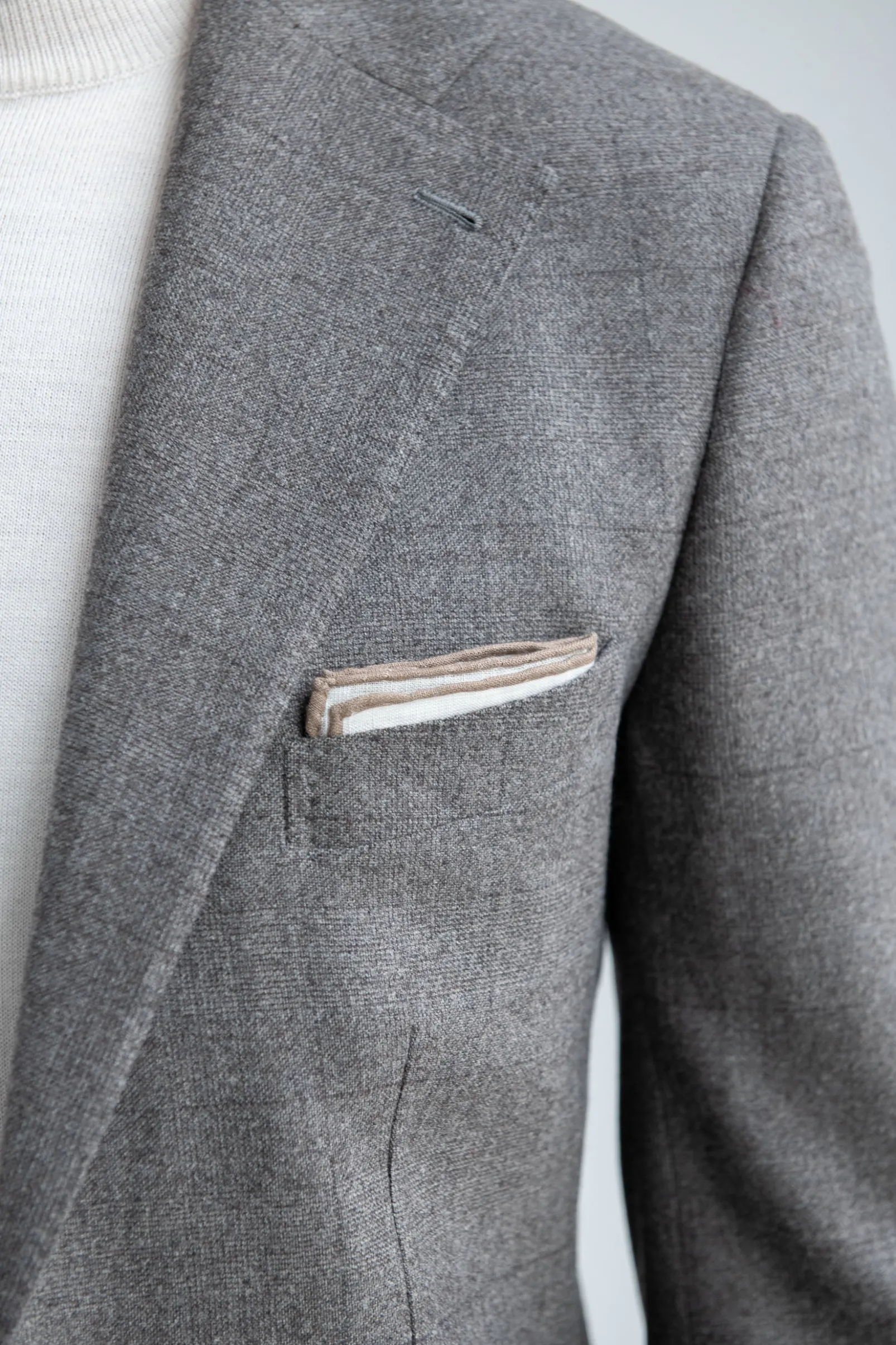 taupe_prince_of_wales_sui_4.webp Taupe Prince of Wales suit - Made in Italy