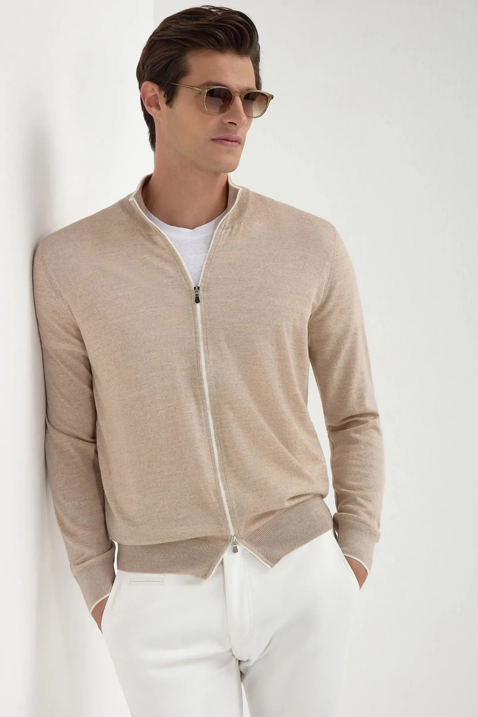 taupe_tasmanian_wool_full_3.webp Taupe Tasmanian wool full zip cardigan - Made in Italy