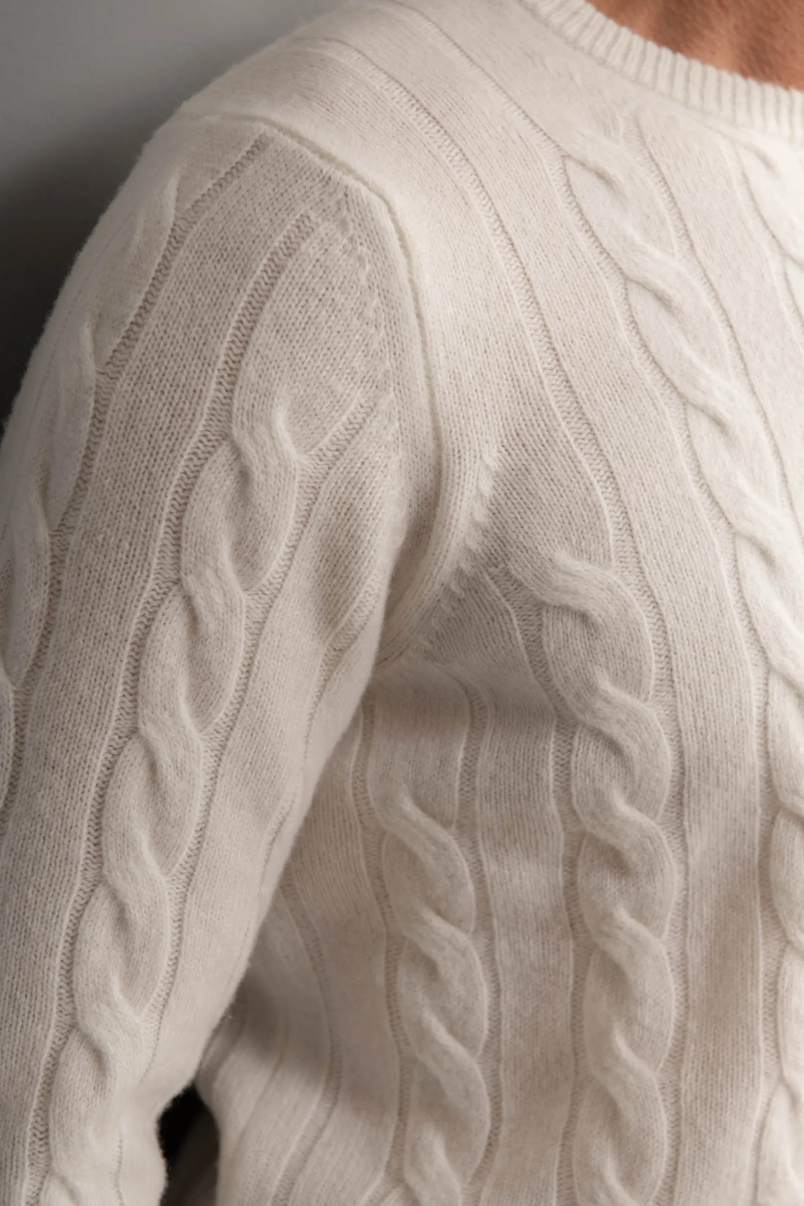 white_cable_knit_sweater__1.webp White cable knit sweater – Made in italy