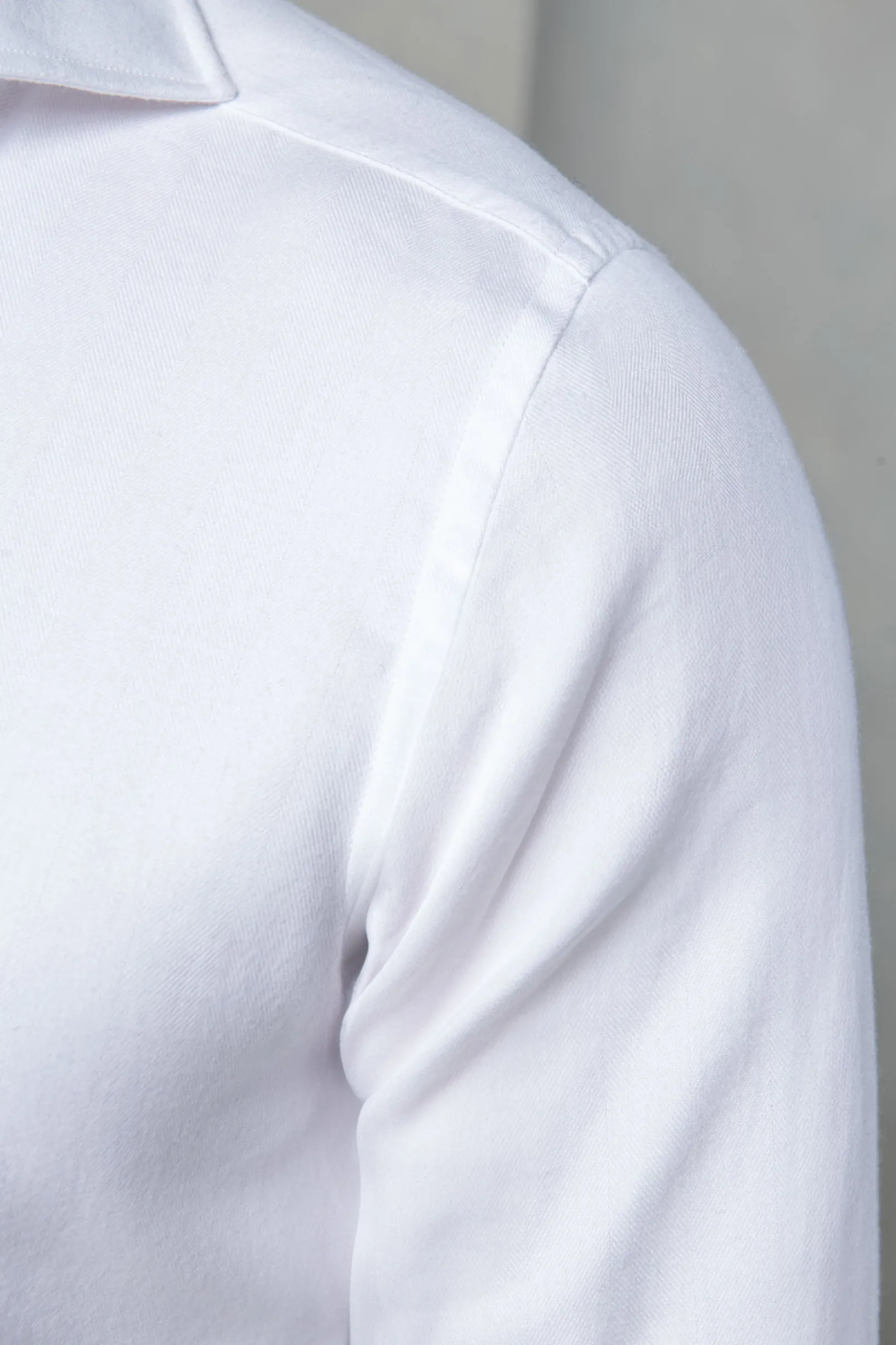 white_herringbone_cotton__2.webp White herringbone cotton and Tencel™ shirt - Made In Italy
