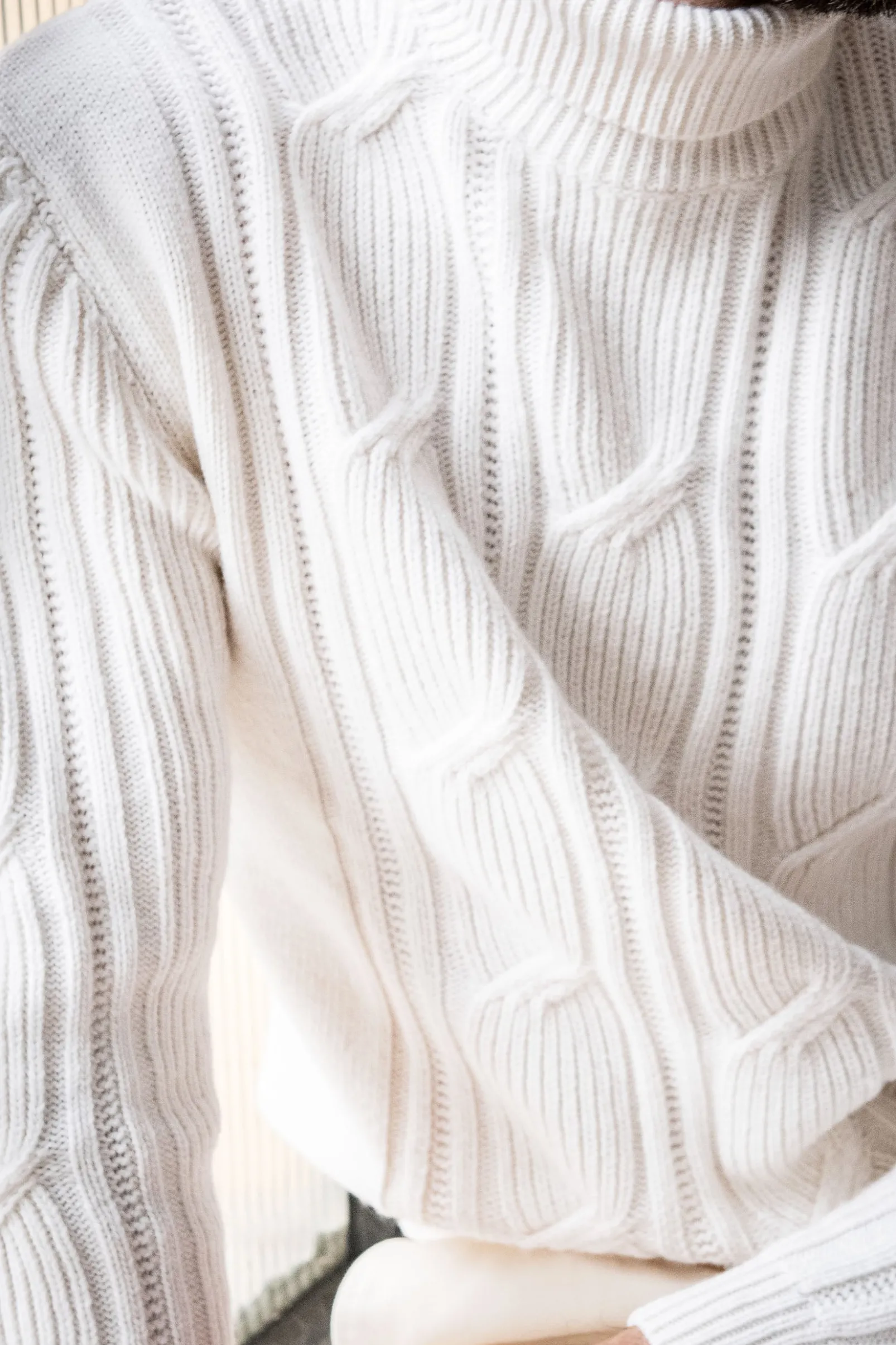 white_jacquard_patterned__1.webp White jacquard patterned wool & cashmere turtleneck – Made in Italy