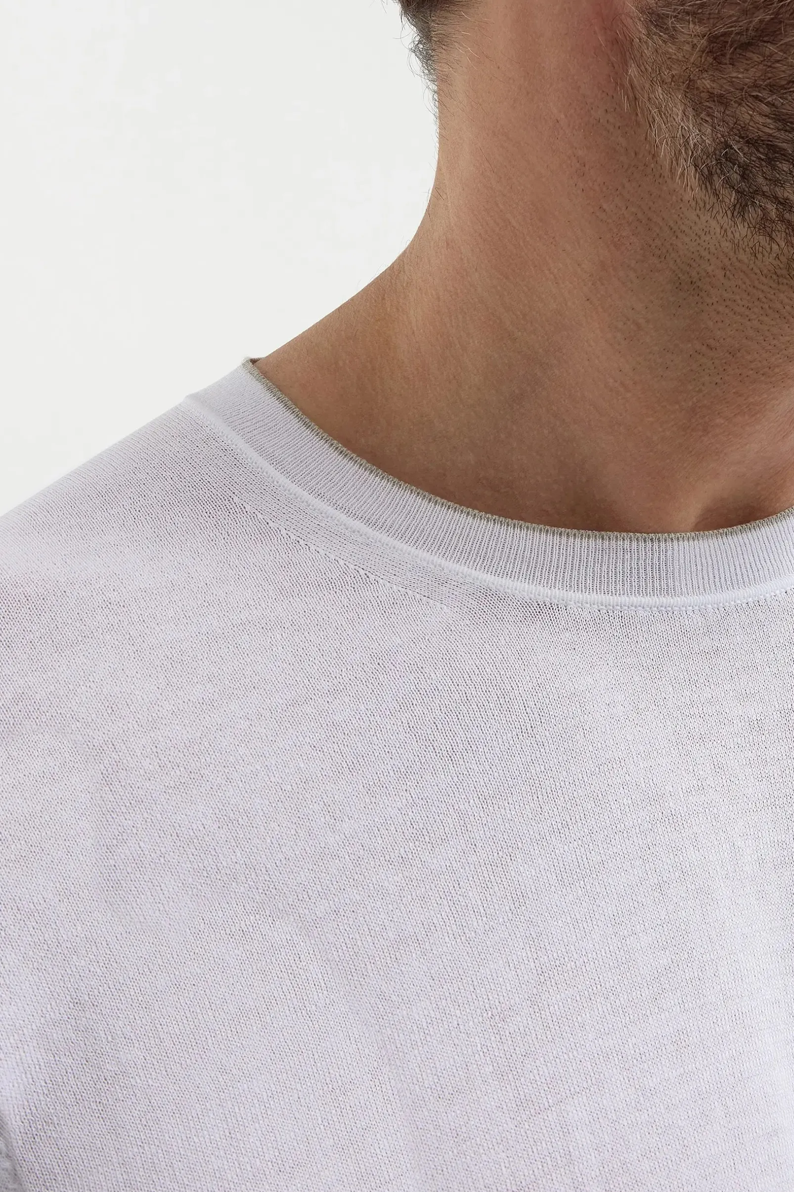 white_knitted_tshirt__mad_1.webp White knitted t-shirt - Made in Italy