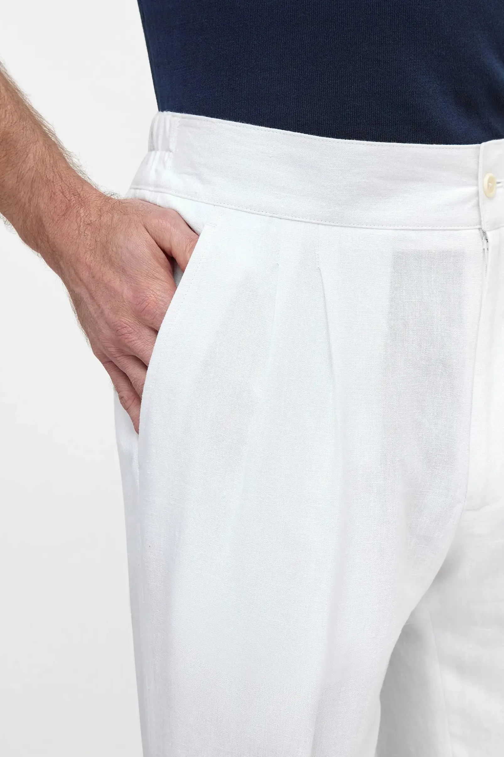 white_linen_relaxed_short_1.webp White linen relaxed shorts - Made in Italy