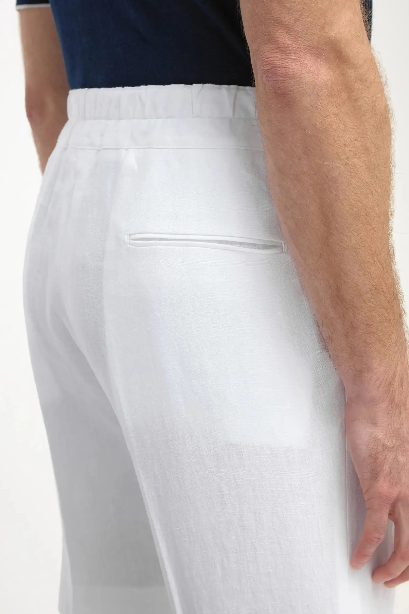 white_linen_relaxed_short_2.webp White linen relaxed shorts - Made in Italy