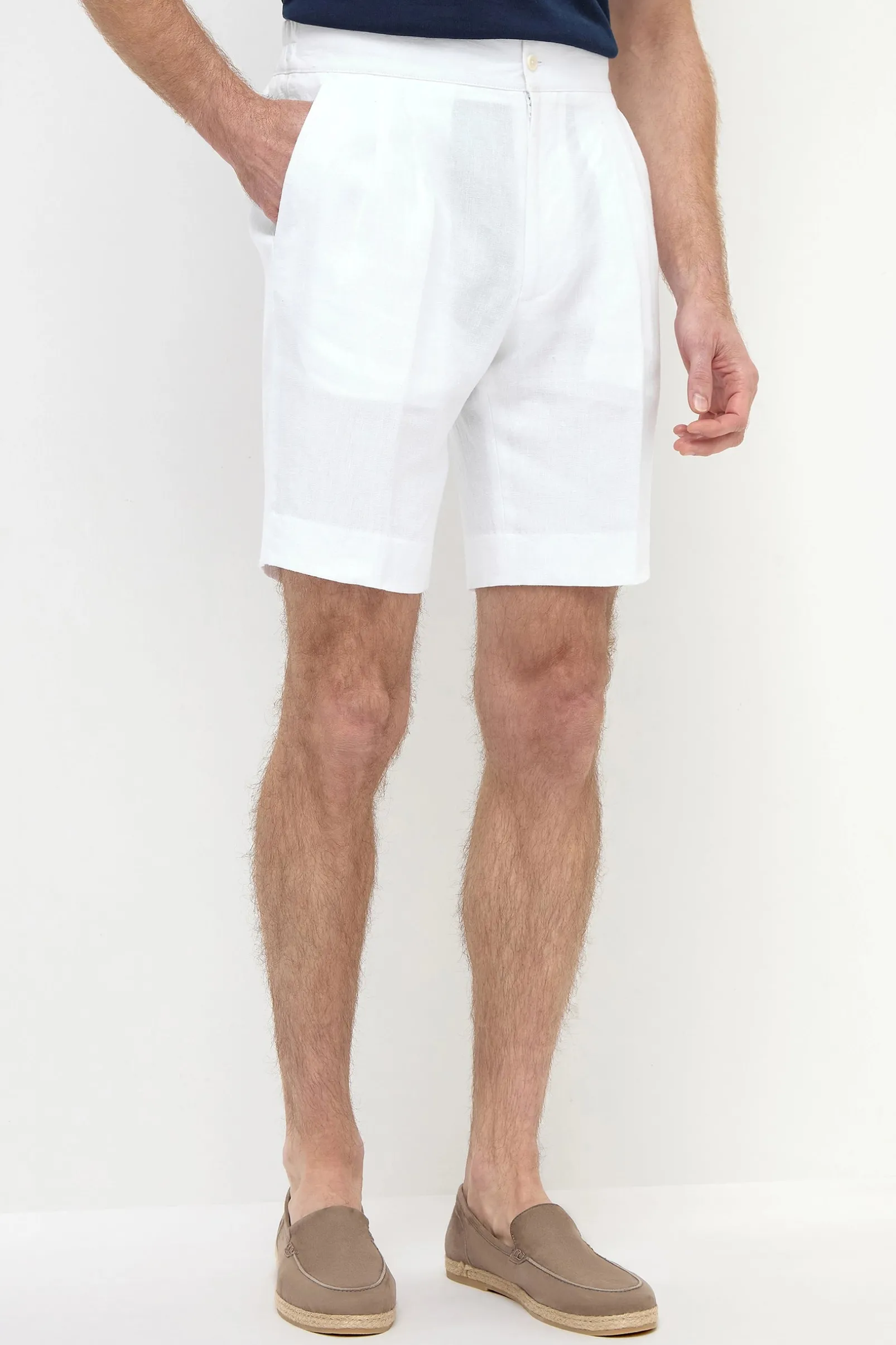 white_linen_relaxed_short_3.webp White linen relaxed shorts - Made in Italy