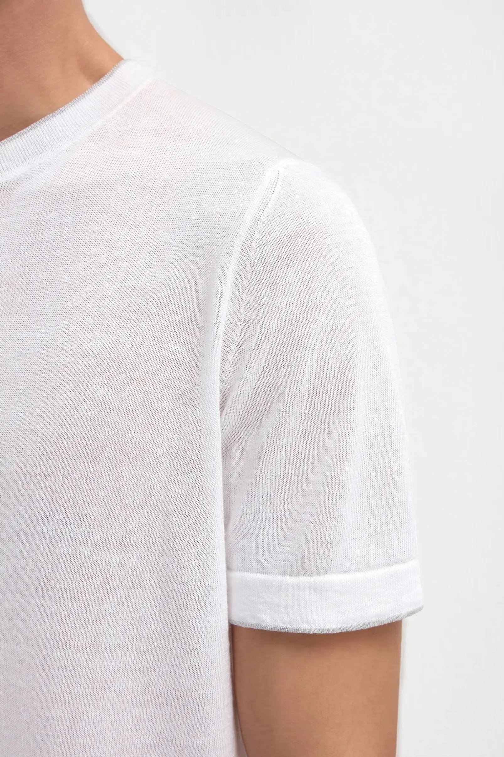 white_linen_tshirt__made__2.webp White linen t-shirt - Made in Italy