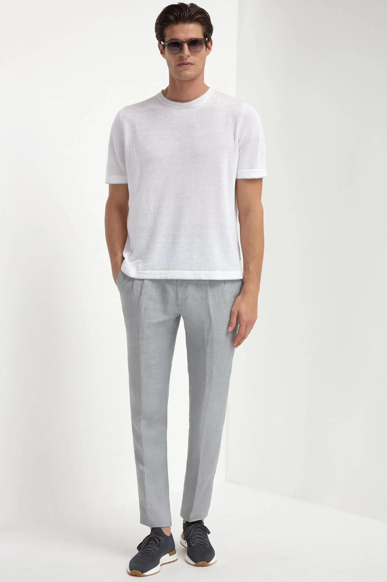white_linen_tshirt__made__3.webp White linen t-shirt - Made in Italy