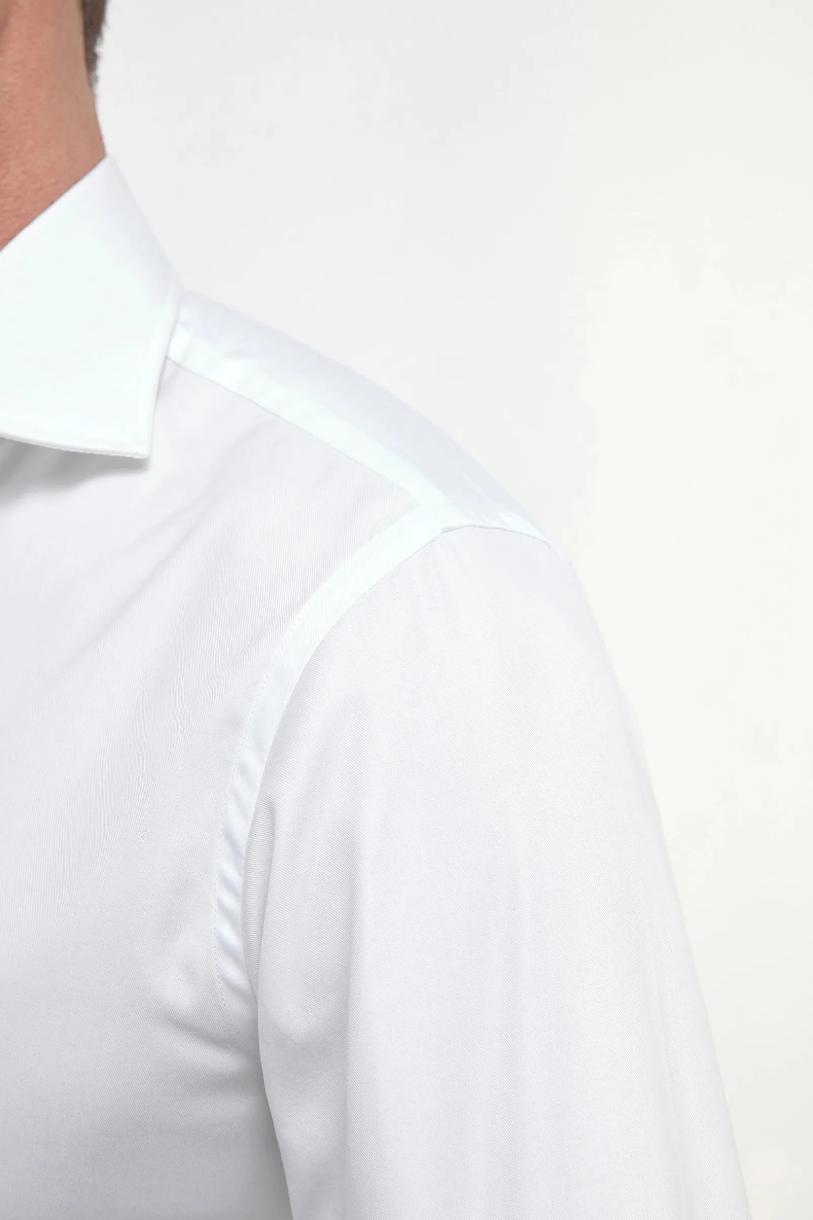 white_shirt_with_double_c_4.webp White Shirt with double cuff - Made In Italy